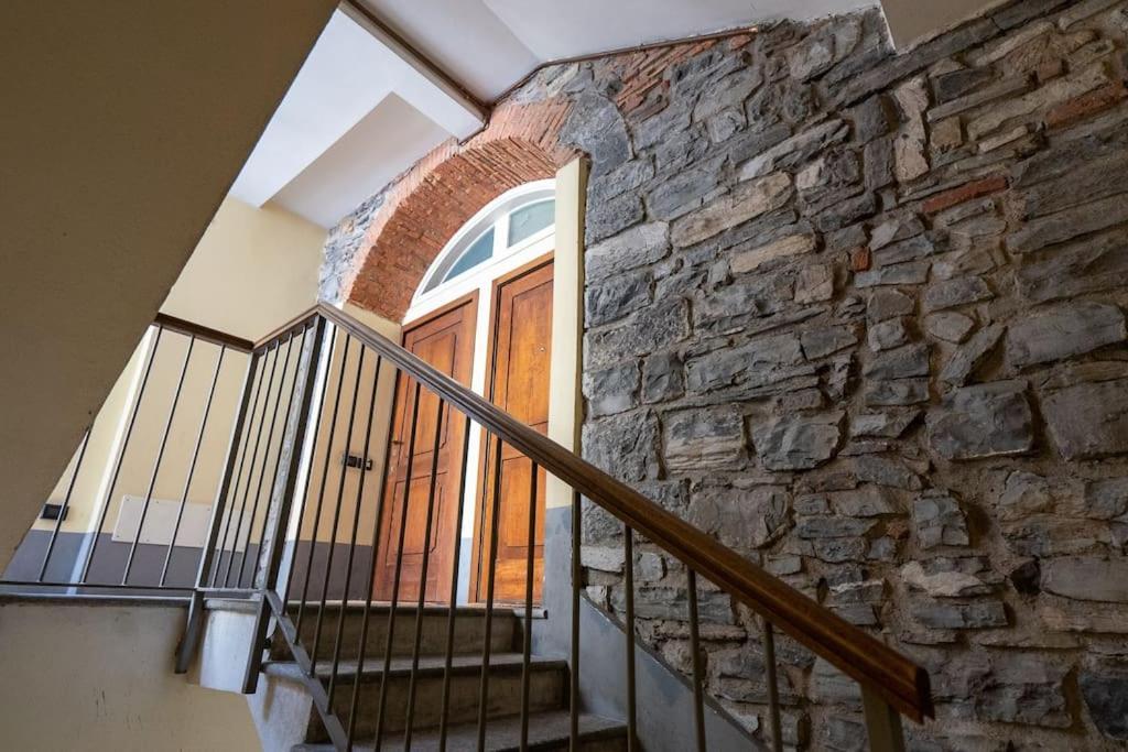 Alloggio Del 1400 Nel Cuore Del Centro Storico A 2 Min Dal Porto E Con 2 Bici Gratuite コモ エクステリア 写真