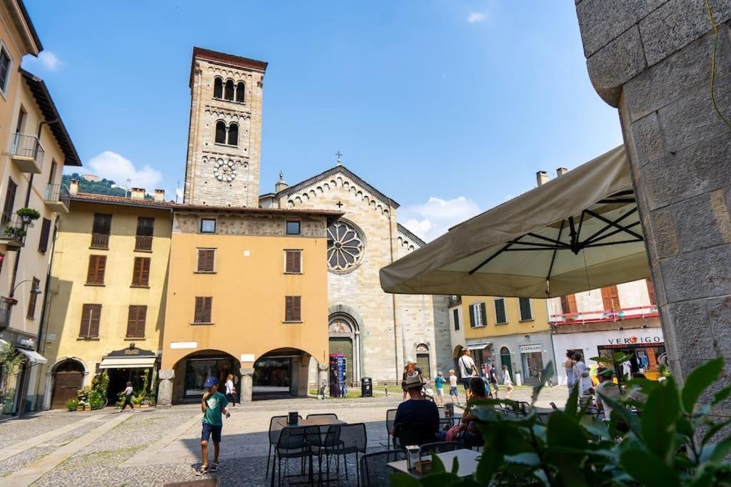 Alloggio Del 1400 Nel Cuore Del Centro Storico A 2 Min Dal Porto E Con 2 Bici Gratuite コモ エクステリア 写真