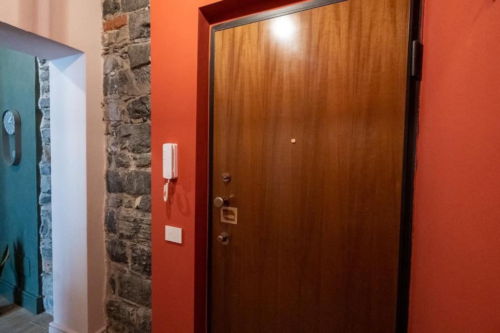 Alloggio Del 1400 Nel Cuore Del Centro Storico A 2 Min Dal Porto E Con 2 Bici Gratuite コモ エクステリア 写真