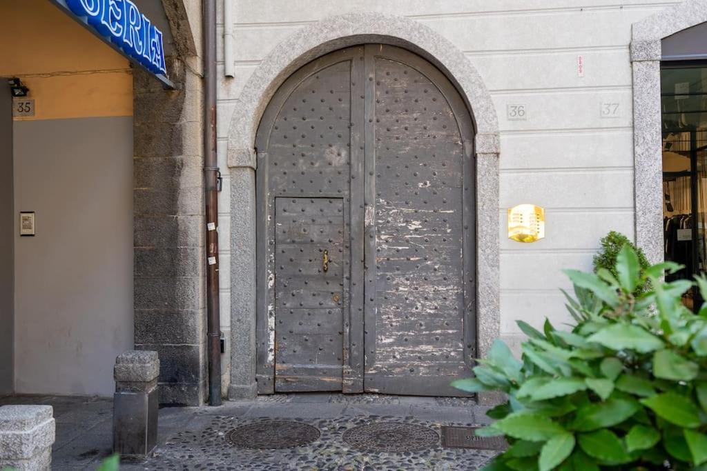Alloggio Del 1400 Nel Cuore Del Centro Storico A 2 Min Dal Porto E Con 2 Bici Gratuite コモ エクステリア 写真