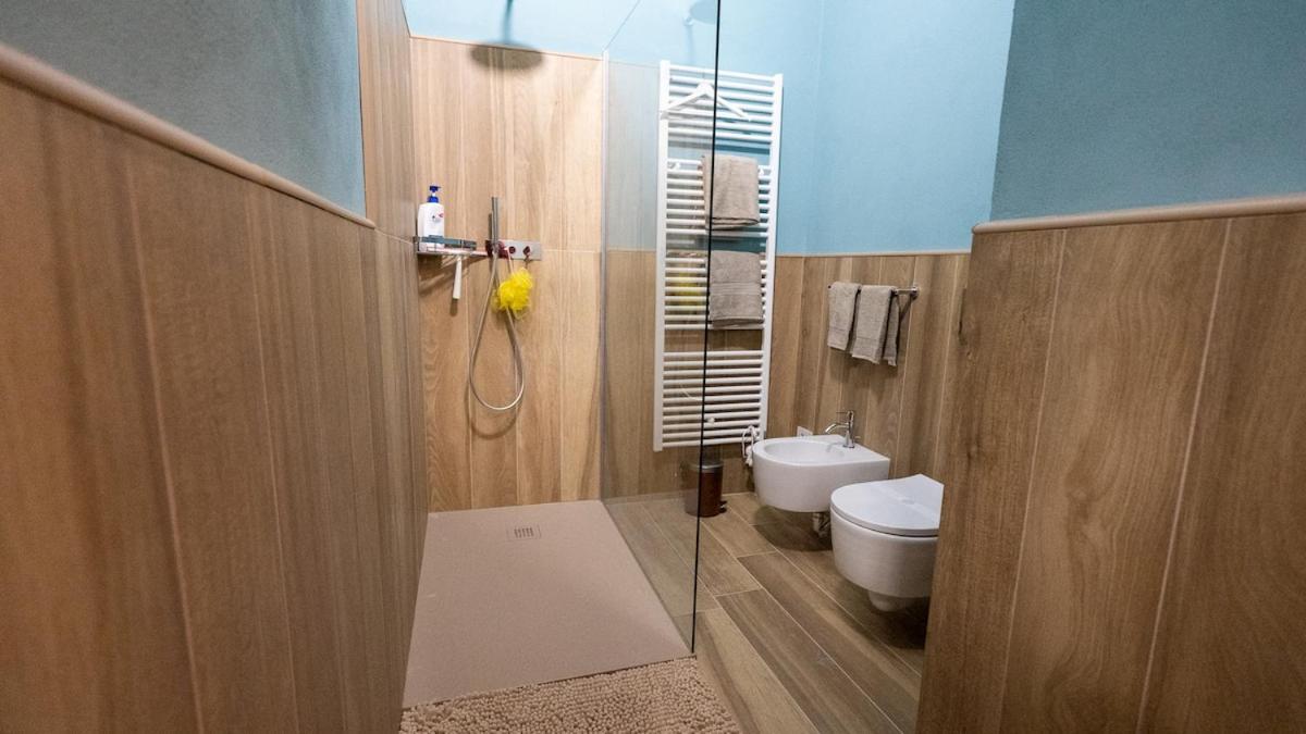 Alloggio Del 1400 Nel Cuore Del Centro Storico A 2 Min Dal Porto E Con 2 Bici Gratuite コモ エクステリア 写真