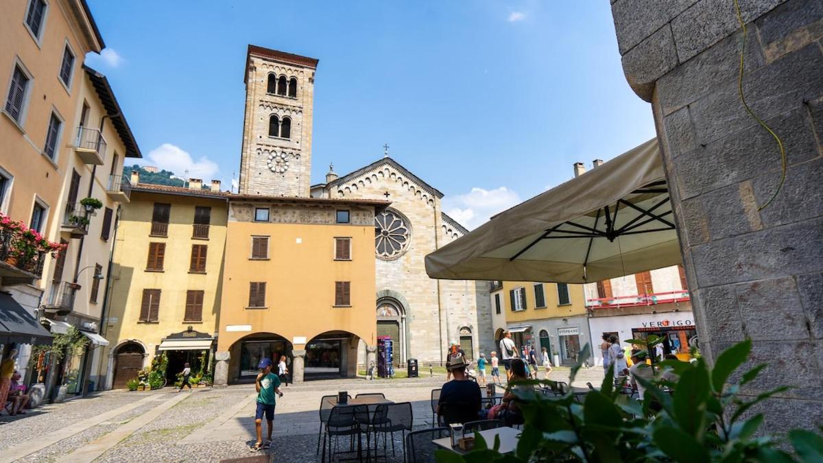 Alloggio Del 1400 Nel Cuore Del Centro Storico A 2 Min Dal Porto E Con 2 Bici Gratuite コモ エクステリア 写真